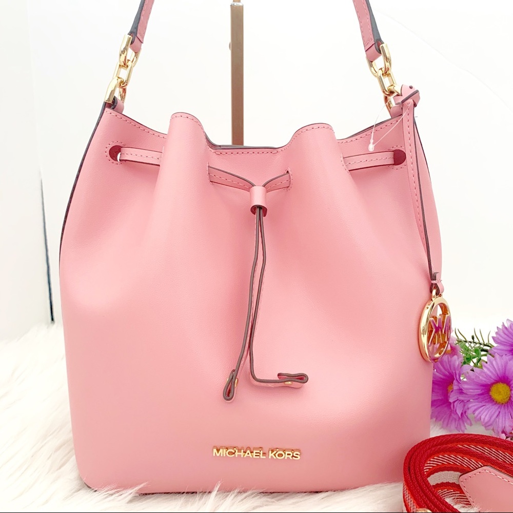 📌CLOSING SALE📌MICHAEL KORS BUCKET MESSENGER BAG - Picture 2 of 8